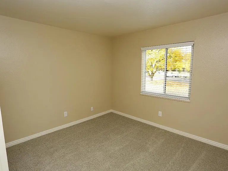 Aspenleaf Apartments — Photo 38