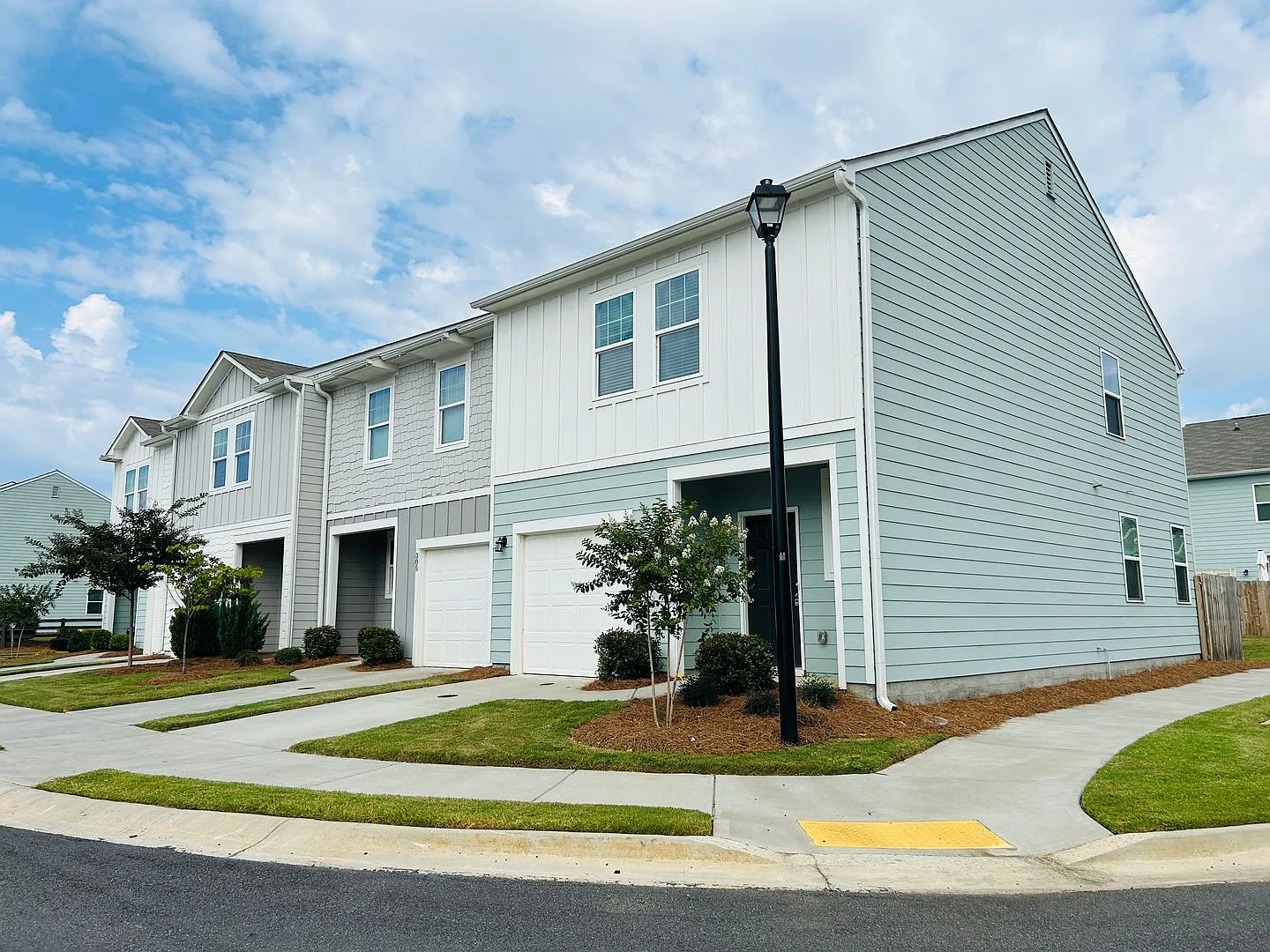 Move In Special -$500 Of First 2 Months Rent With A Sept 15th Or Sooner Move In Date And No App F... — Photo 2