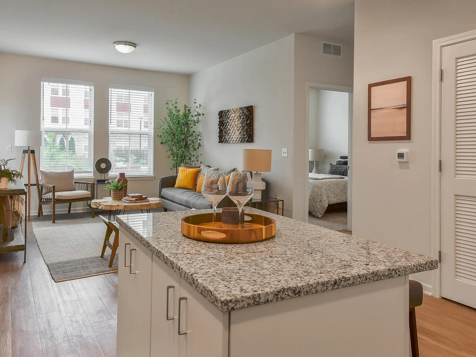 The View on Collins Apartments — Photo 4
