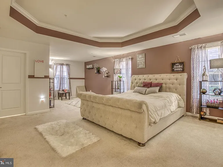 728 Falcon Ln — Photo 11