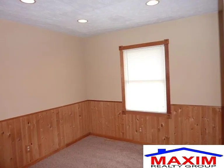 10909 Leavenworth St — Photo 10