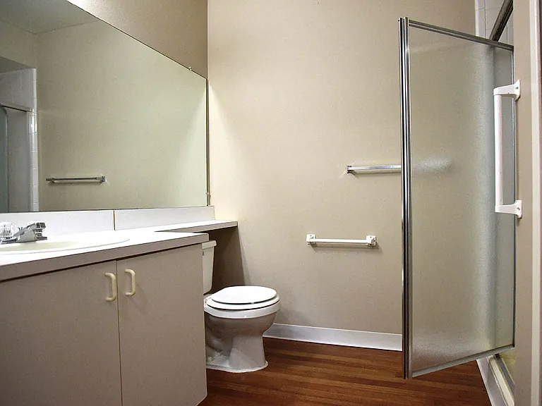 Windsor Place Apartments — Photo 10
