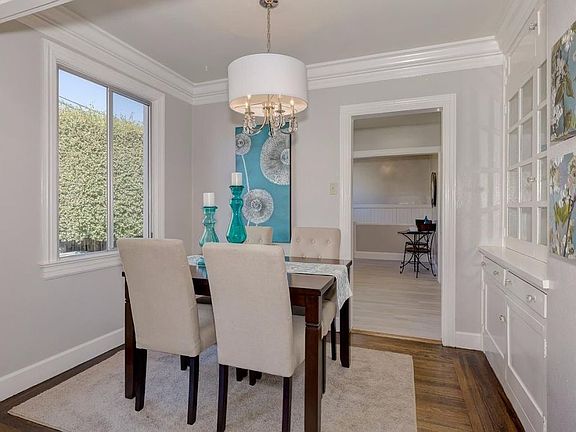 Dining Room in between Living Room and Kitchen.