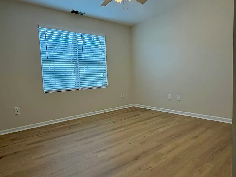 1727 Chestnut Dr — Photo 7