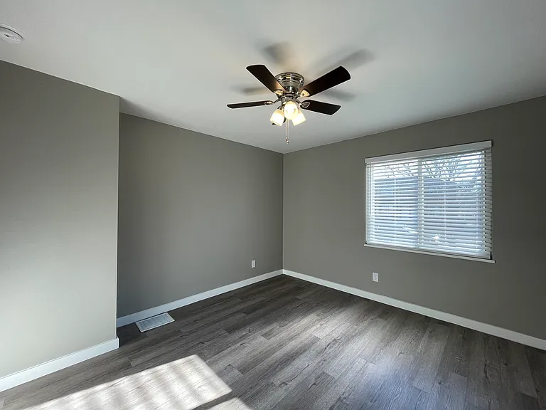 891 S Harris Ave — Photo 17
