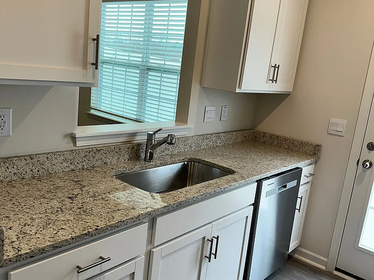 1351 Amberview Ln — Photo 15