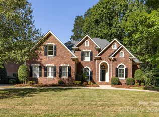 318 Summermore Dr, Charlotte, NC 28270