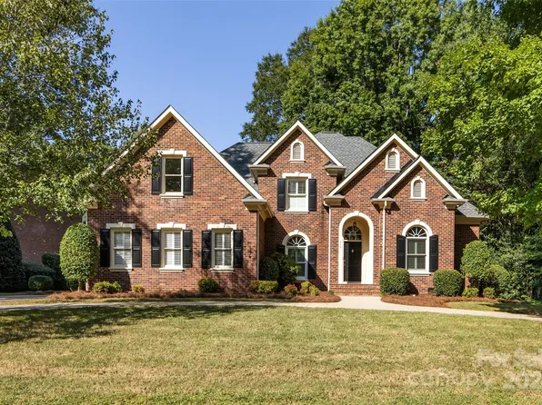 318 Summermore Dr, Charlotte, NC 28270