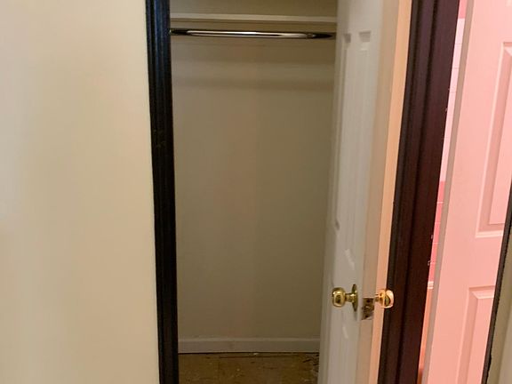 5th image of 2555 Radcliff Ave