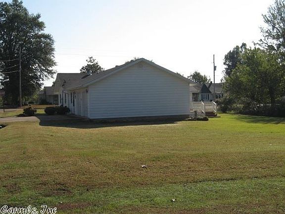 2nd image of 1001 Reine St S