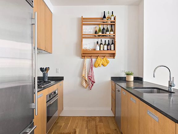 3rd image of 71 Nassau St APT 12A