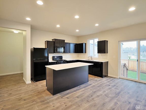 4th image of 7016 Tahoe Dr SE