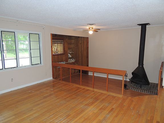 Living Room / Den