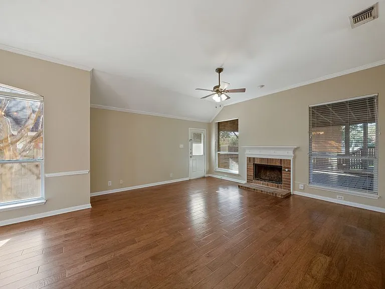 8218 Parkland Hills Dr — Photo 22
