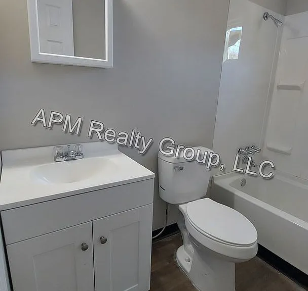 2719C Howell Ave — Photo 3