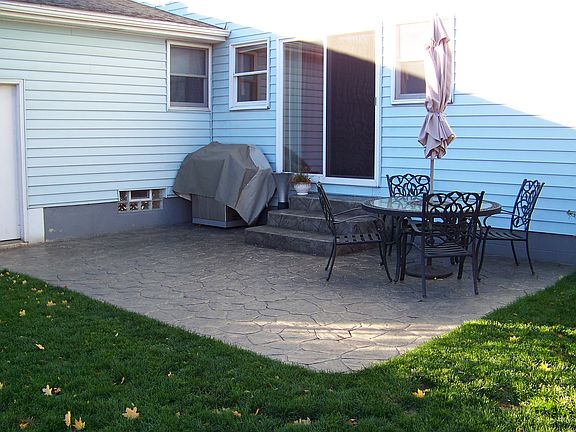 3rd image of 11 Chateau Ct