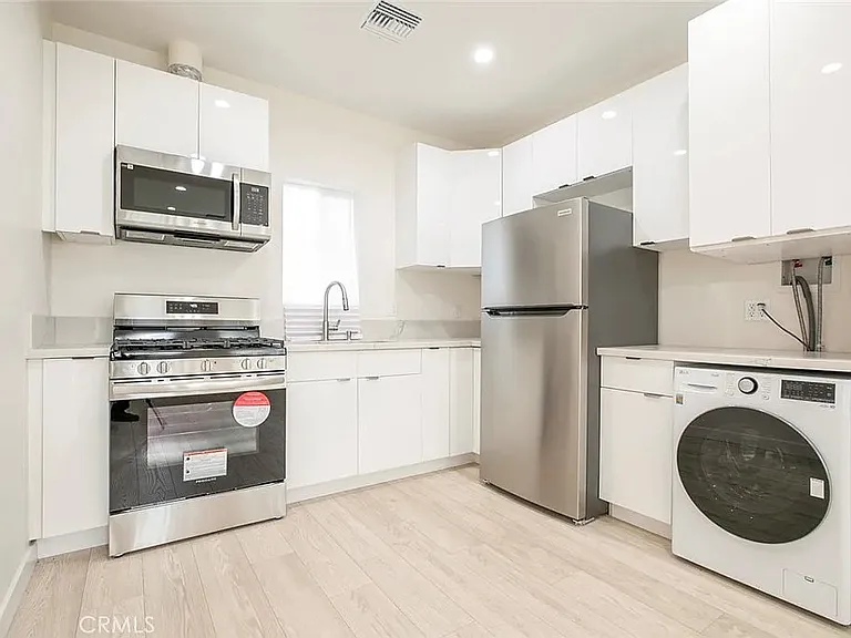 8002 Hazeltine Ave — Photo 13