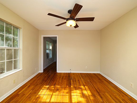 5th image of 656 W Harlan Ave