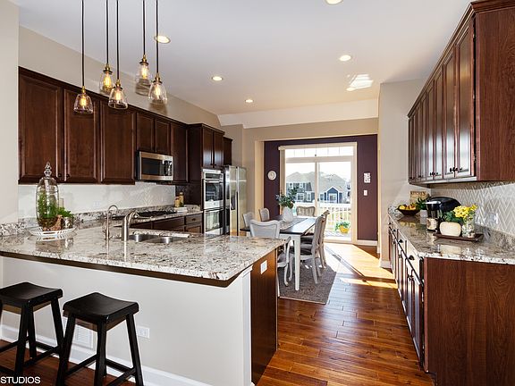 4th image of 27W159 Breme Dr E