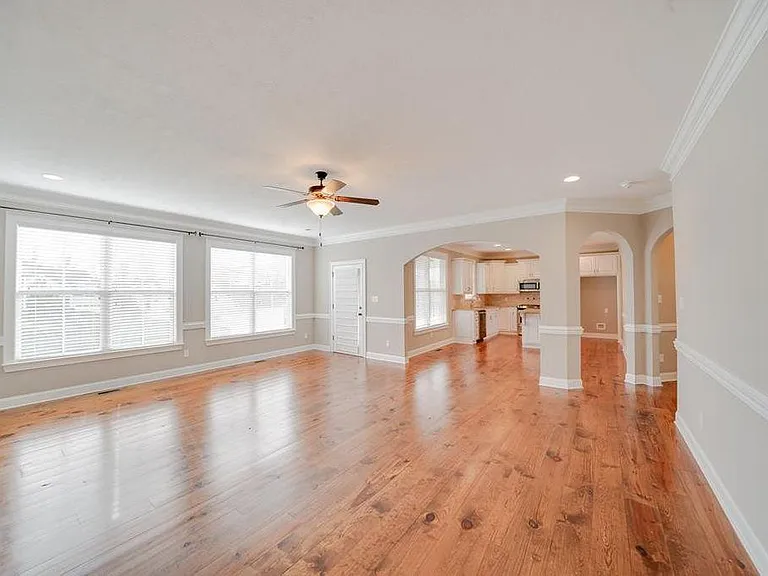 418 Buxton Ln — Photo 2