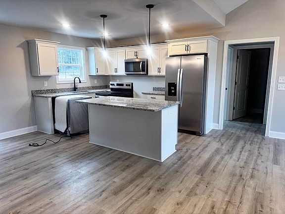 4th image of 2697 Cedrus Ave