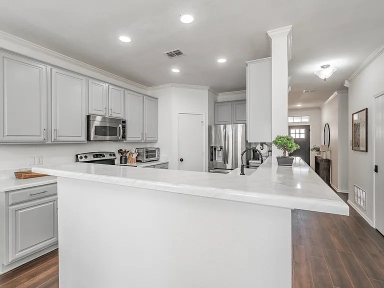 2304 Hickory Ct — Photo 34