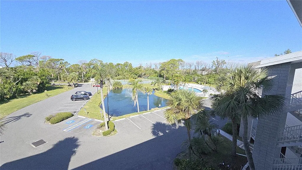 2 bed, 2.0 bath, 1093 sqft, $3,300 — Photo 4