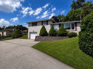 12407 Maple Ln, North Huntingdon, PA 15642