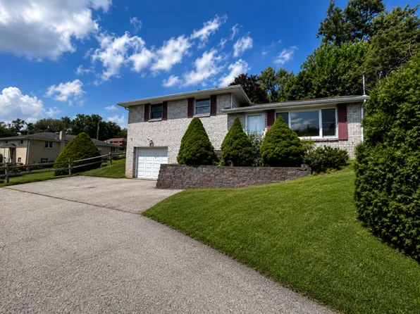 12407 Maple Ln, North Huntingdon, PA 15642
