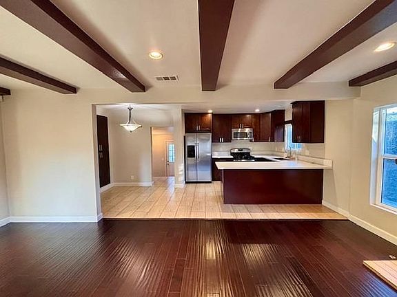 3rd image of 1900 Lundy Ave