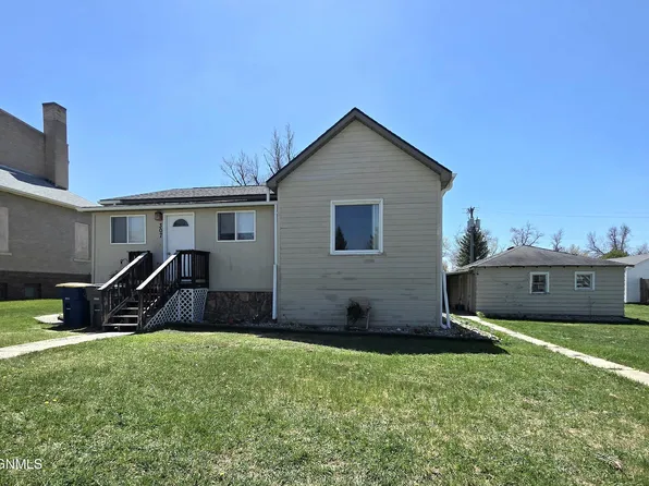 307 5th Ave, Edgeley, ND 58433