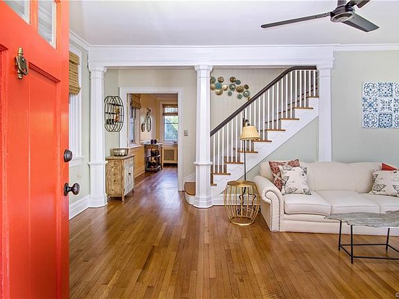 4th image of 2416 Maplewood Ave
