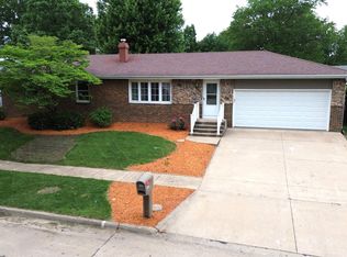 825 Randall Ln, Burlington, IA 52601