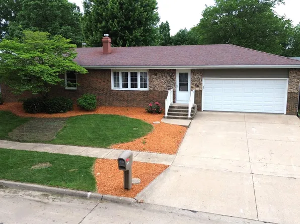 825 Randall Ln, Burlington, IA 52601