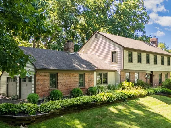 816 Nathan Hale Dr, West Chester, PA 19382