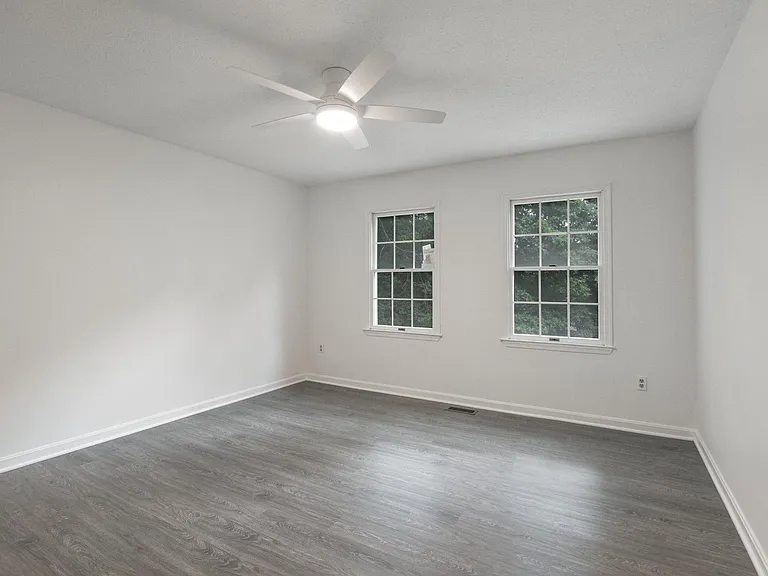 91 Premier Ct — Photo 36