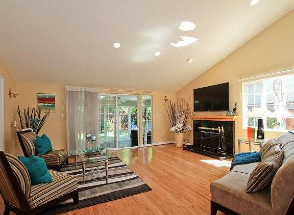 Family Room w View to Sun Room