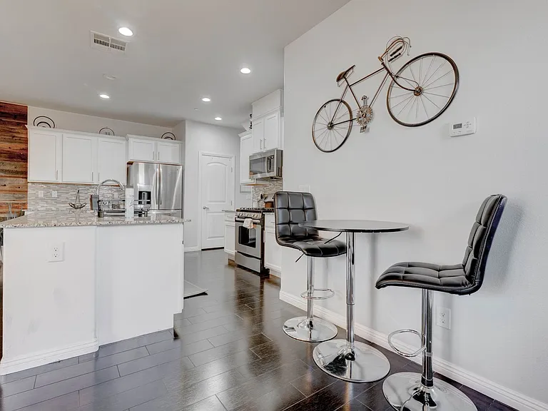 48 Jasmine Point St — Photo 3