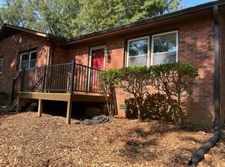 121 Wakefield Dr, Hendersonville, NC 28792