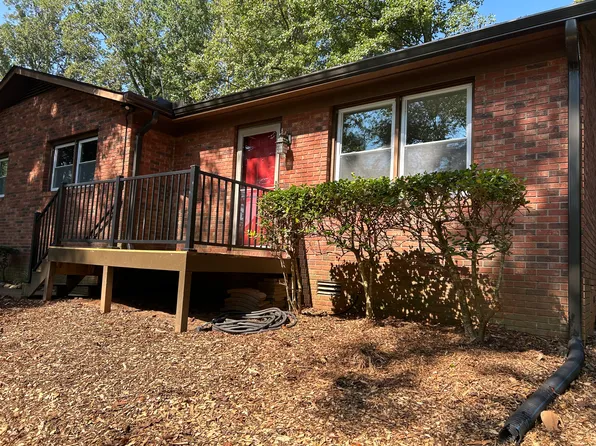 121 Wakefield Dr, Hendersonville, NC 28792