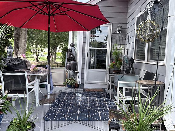 Porch with siting space 