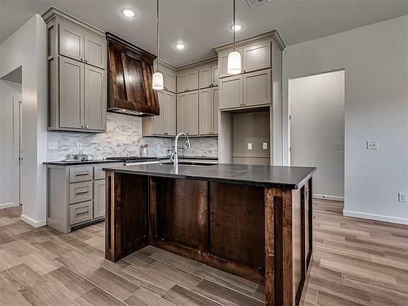 4th image of 1113 Wisteria Way