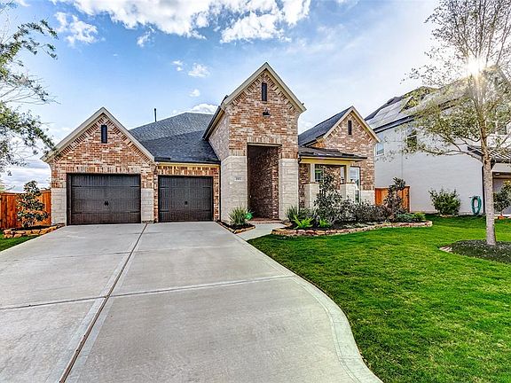 3rd image of 193 Lakehouse Landing Drive
