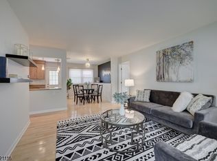 13 Spalding Dr, Livingston, NJ