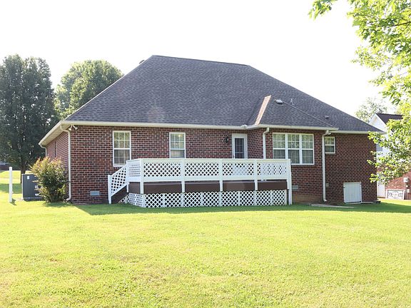 5th image of 332 Hazeltine Dr