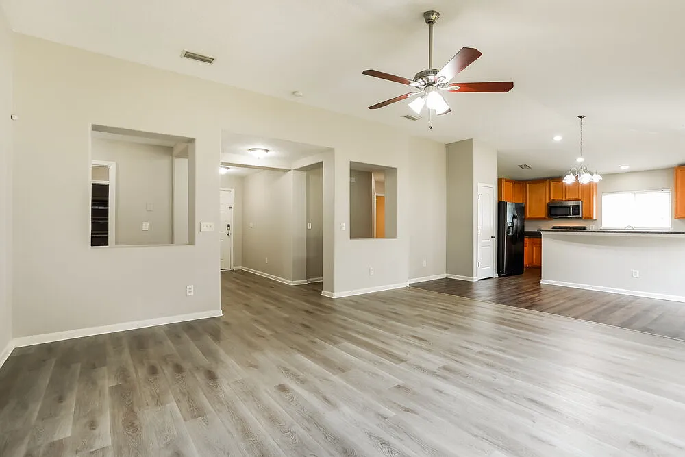 3 bed, 2.0 bath, 1708 sqft, $2,120 — Photo 4
