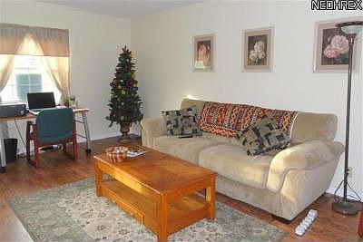 4th image of 40 Gloucester Ct 2a #16