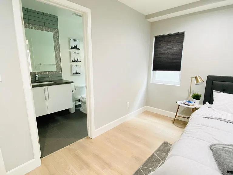855 N McCadden Pl — Photo 7