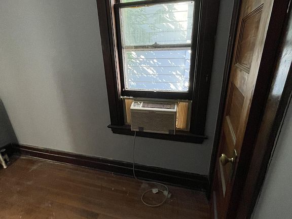 4th image of 428 Hudson Ave #2R