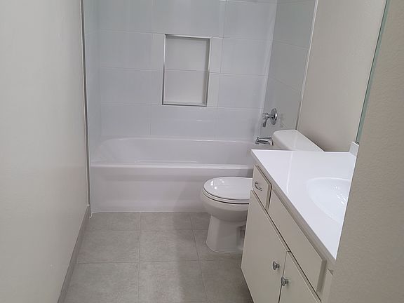 5th image of 738 Venwood Ave